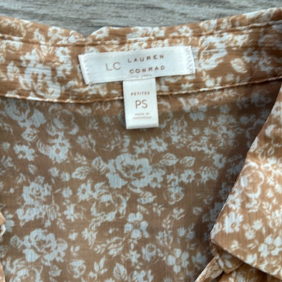 Floral Top - Picture 2 of 2